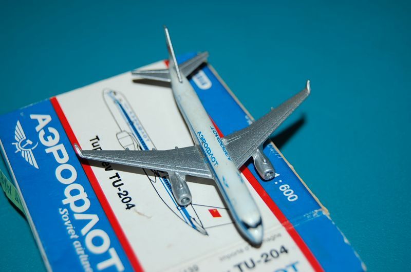 画像: ドイツ・SCHABAK社製No.950/139 縮尺1/600 "Aeroflot Russian Airlines" Tupolev TU-204 1989 ソ連国旗