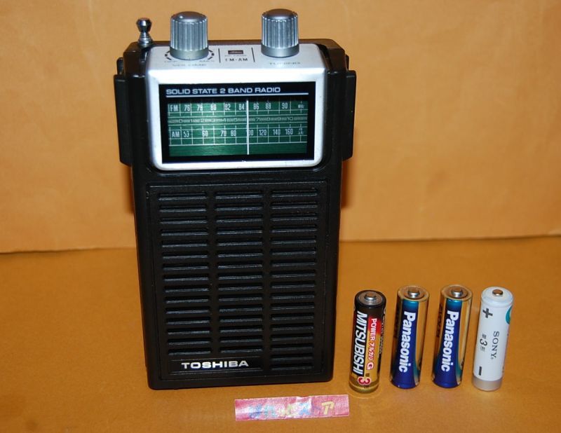 画像1: 東芝 Model RP-1300F AM/FM SOLID STATE 2バンド ラジオ受信機 1975年製