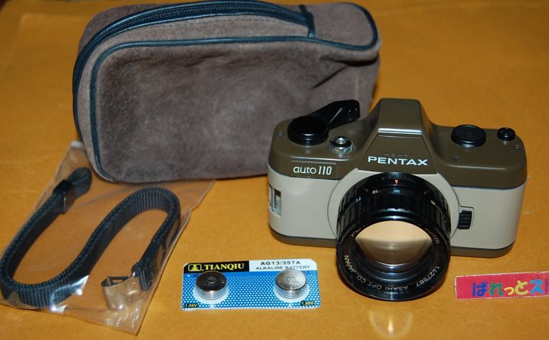 画像1: ASAHI PENTAX auto110ボディー＆ 50mm F2.8望遠レンズ＆純正ケース付き・一眼レフカメラ1979年式・限定版マルーンカラー