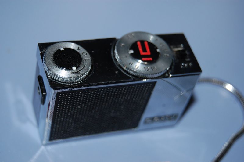 画像: ソニー・ Model ICR-120 INTEGRATED CIRCUIT RADIO 1969年製 ・他社製充電用アダプター付き・現状鳴りません
