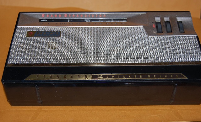 画像: 東京・恵比寿 STANDARD社製 Model SR-H501 HI-FI(ハイファイ) MW/SW 2バンド２スピーカー内蔵デラックス8石トランジスターラジオ受信機 1961年製