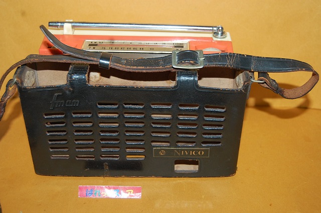 画像: 日本ビクター・NIVICO Model No.9F-3 FM/AM 2バンド9石トランジスタラジオ受信機・1964年製・FM放送に難あり・純正革ケース付き