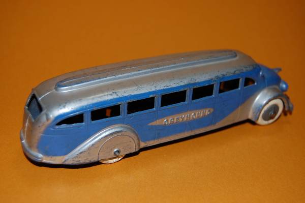 画像: 米国・TOOTSIETOYS製 No.1045 Greyhound bus 1937 ブリキシャーシ付・1937年当時物 