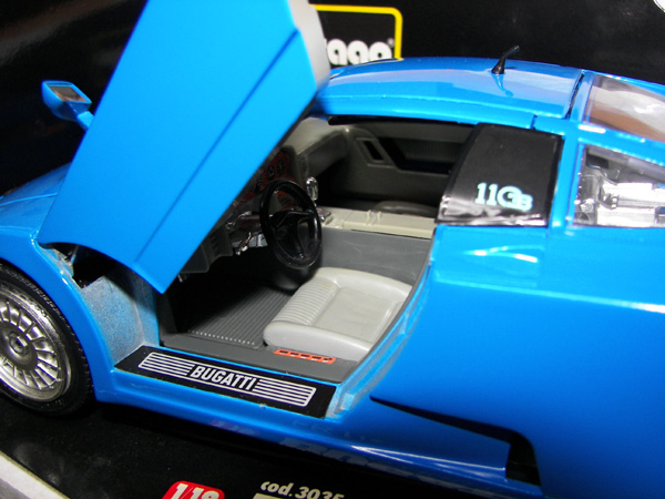 画像: イタリア・Burago製 No.3035 BUGATTI EB110 - 1991年式ブルー【1/18スケール】・1992年発売品・当時物