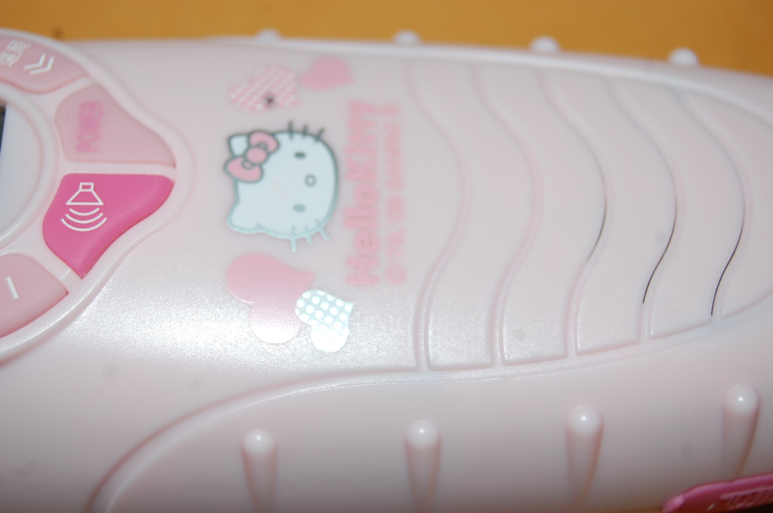 サンリオ製・防災グッズ Hello Kitty ハンドル発電機3バンド(AM/FM/TV