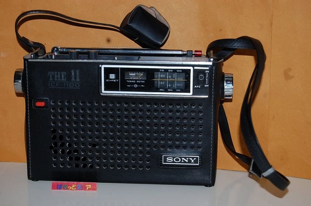 画像: ソニーICF-1100 THE 11(ザ・イレブン） 3バンド(FM＆SW＆AM) 10石トランジスタラジオ 1971年 (3月期)型　純正ACアダプター＆キャリングケース付き