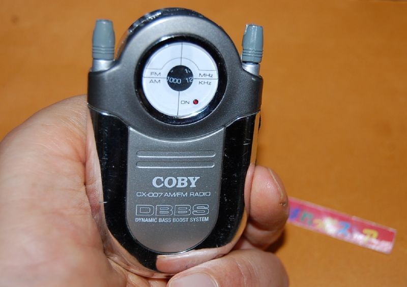 画像: 米国ニューヨークCOBY・ダイナミックベースブーストシステム搭載 CX-007 Mini AM/FM Pocket Radio DBBS・2001年製