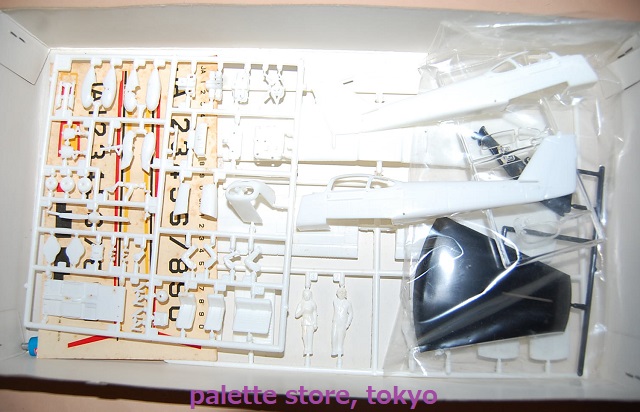 画像: Nichimo/日本模型製プラモデルキット1/48スケール 1965 富士 FA-200 AERO SUBARU・絶版プラモ 未組立キット・操縦士＆整備士＆乗客フィギュア4体付き