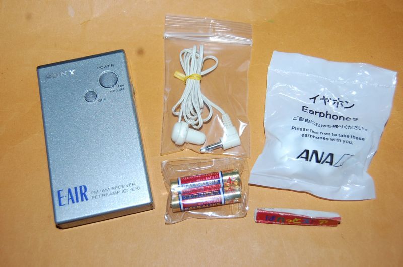 画像4: ソニー製 Model ICF-E10『E・AIR』FM/AMバンド12石トランジスタ+ICラジオ受信機 1981年日本製・ステレオイヤフォン＆専用スエード革ケース付き