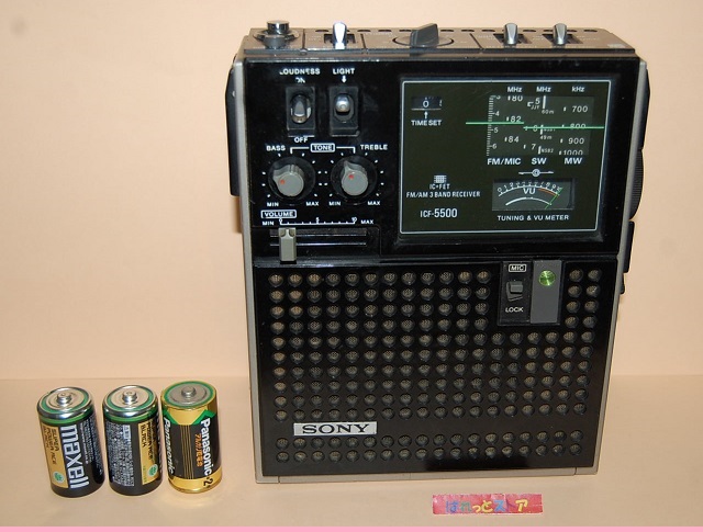 画像: SONY スカイセンサー5500（ICF-5500　FM/AM/SW 3 BAND RECEIVER）1972年6月 日本製・AM放送は受信不可ジャンク　