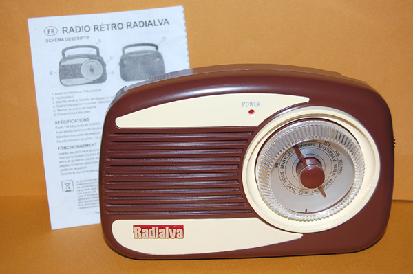 画像: 【仏ニースの香り漂うフレンチ・ラジオ】”Radialva” トランジスター FM ラジオ 未使用品