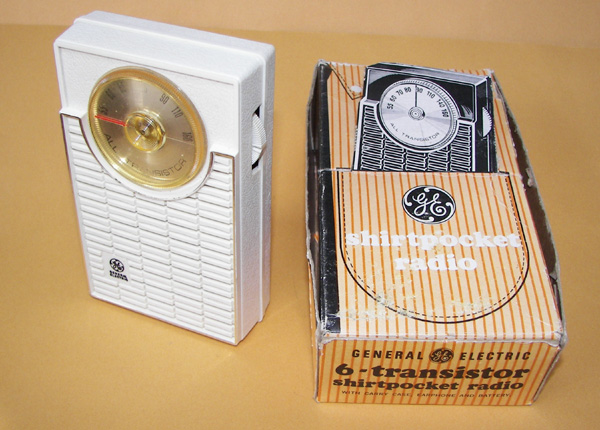 画像: General Electric　Model-P1711 6石 Shirtpocket Portable Radio 1966年型 白色 【不動品】