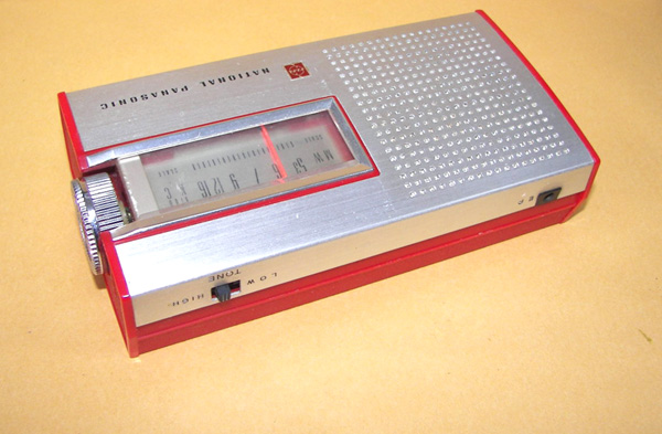 画像: 松下電器産業  National Panasonic MODEL R-137 AM RADIO　1967年型