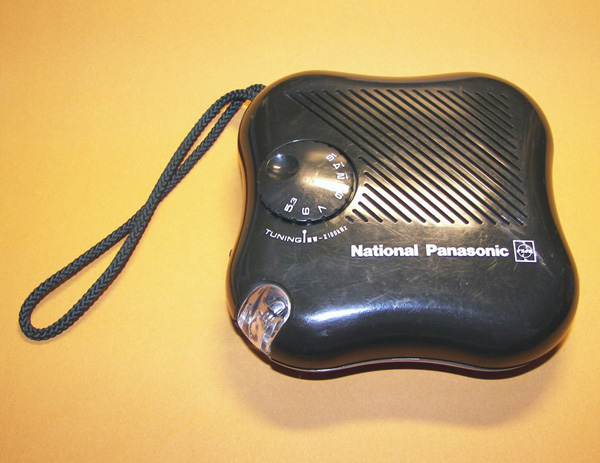画像: 松下電器産業　Model R-128　ミニライト付　6石トランジスタラジオ受信機『パナペットライト』1974年・日本製