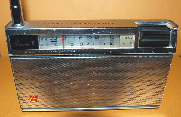 画像: 松下電器 NATIONAL PANASONIC　Model：R-200. 「パナソニック　エイト」 2バンド 8石トランジスターラジオ　1967年製