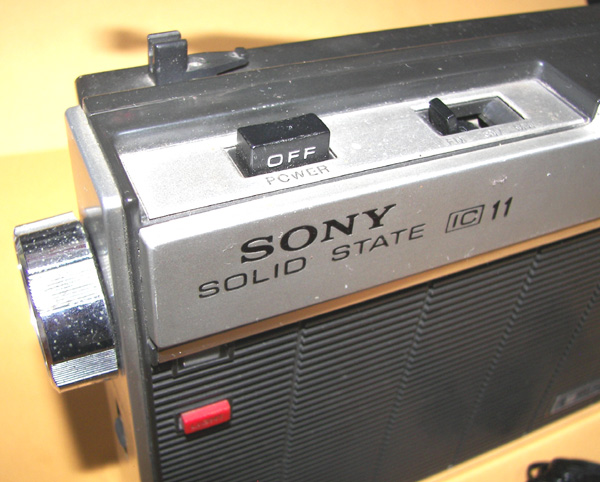 画像: ソニー　MODEL ICF-110 FM/SW/MW 3BAND RADIO 1969年型 SONY純製イヤフォン付き