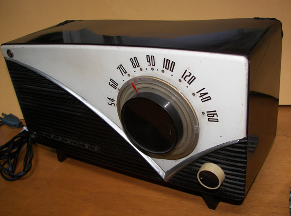画像: 東芝　かなりやY（卓上型）真空管ラジオ　1957年型 -Toshiba Model-Kanaria-J/ 5LP-160, 1957