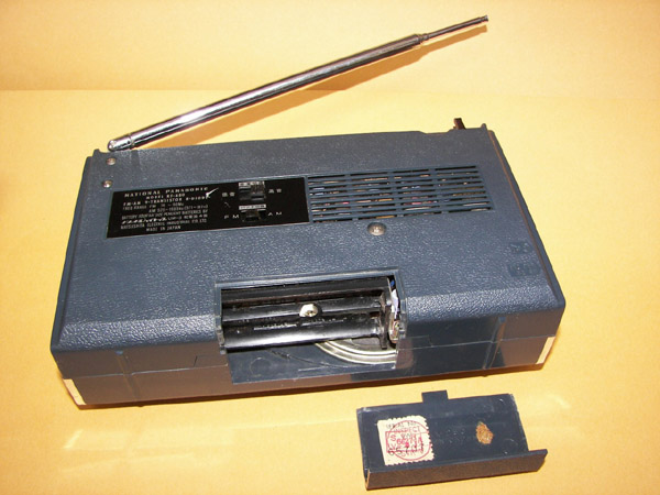 画像: National Panasonic Model: RF-680 FM/AM 9石トランジスターラジオ 1967年式