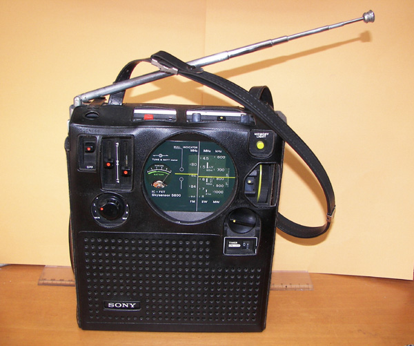 新しい季節 SONY ソニー ICF-5600 スカイセンサー 3バンドレシーバー FM MW SW 中波 短波ラジオ